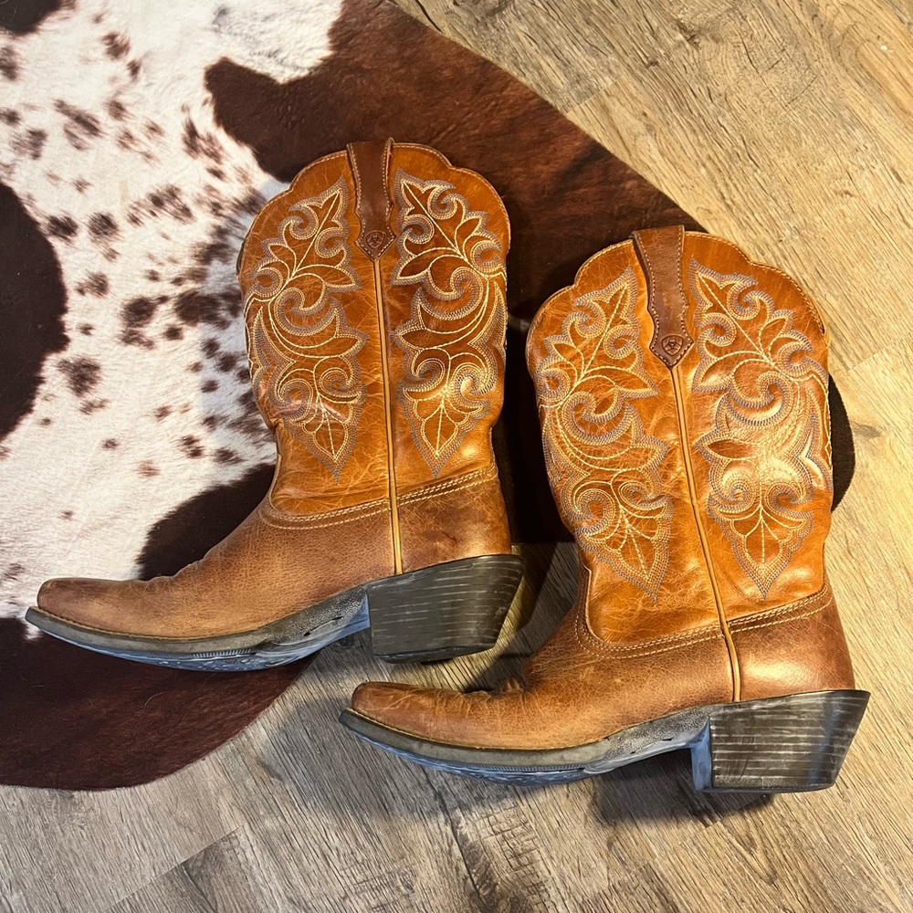 Women’s Ariat Round Up Square Toe Western Boot, Size 7B